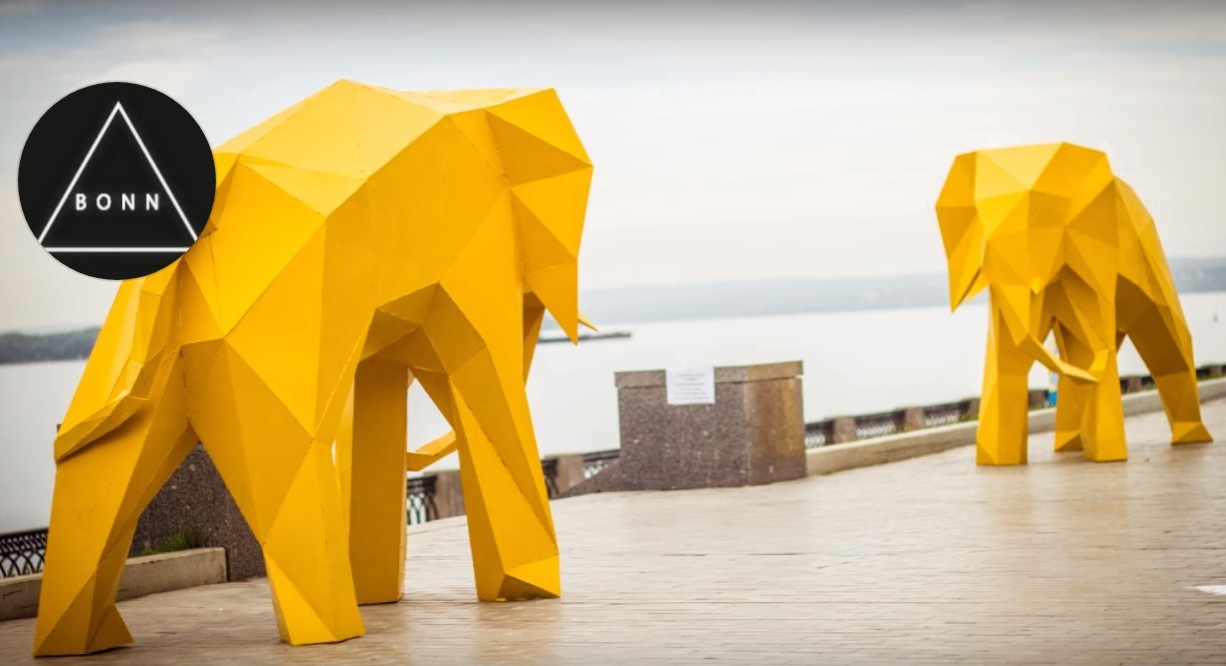 Желтыми слоны стали по просьбе организаторов. Это официальный цвет «ВолгаФеста»